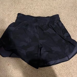 Lululemon track that high rise lined short 3’ size 6